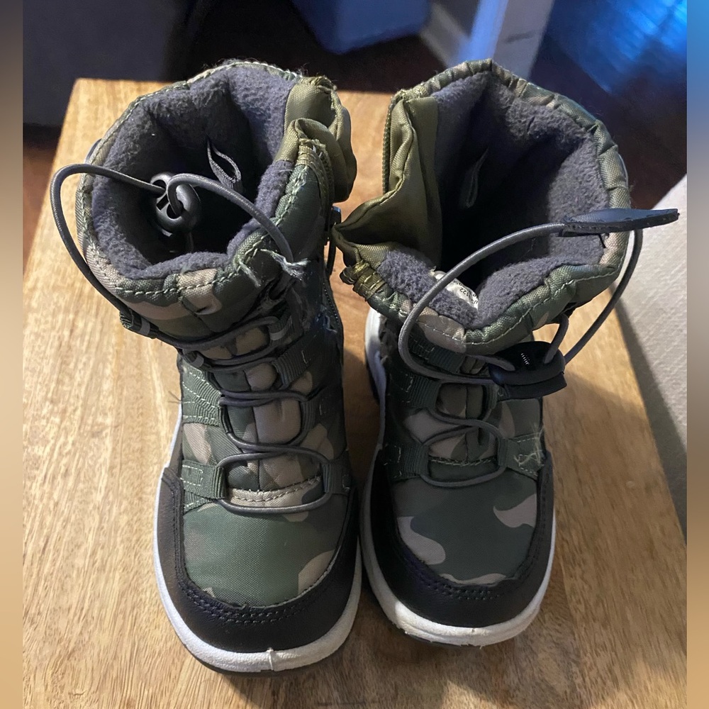 Toddler Ruggedbear Snow Boots Size 7 GUC